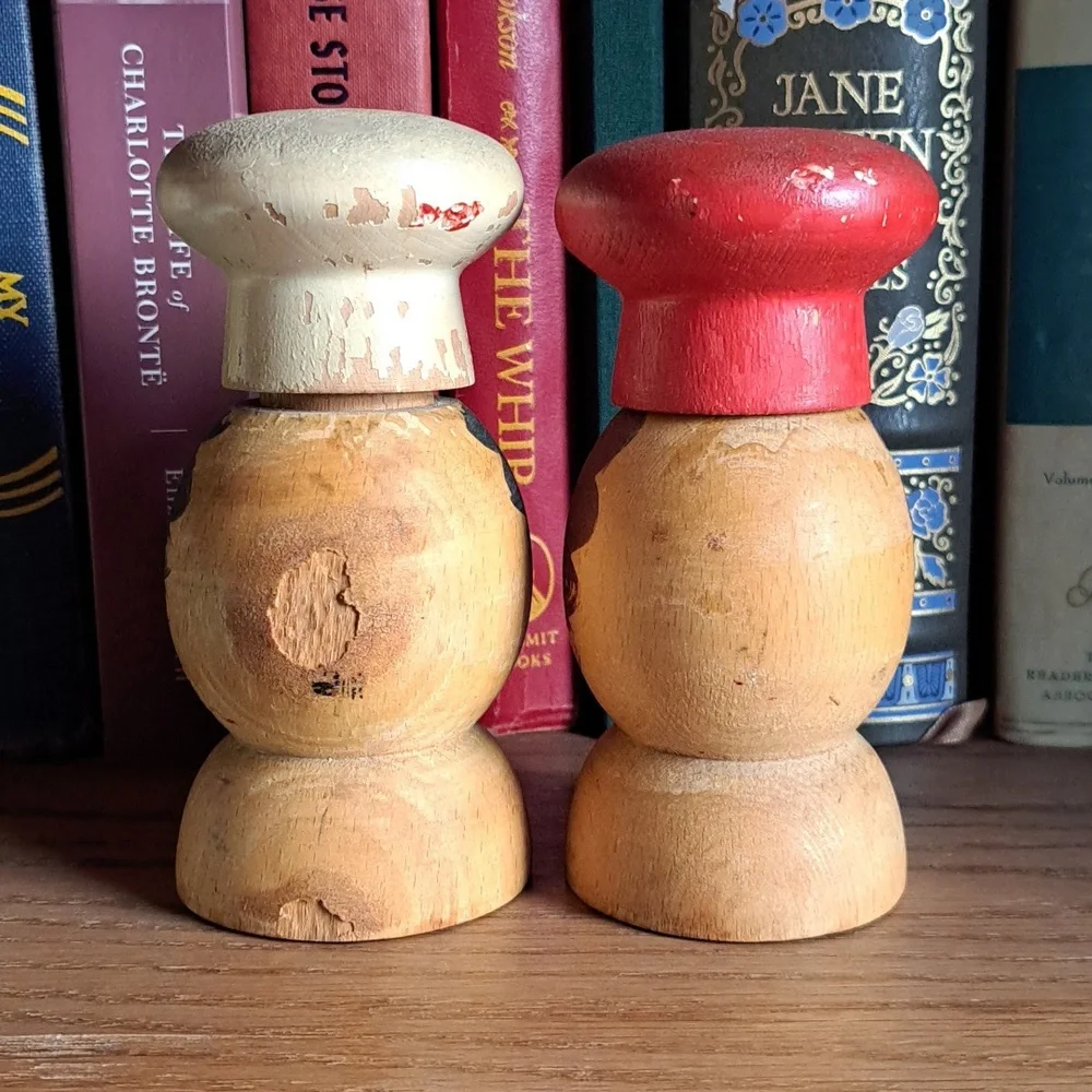Vtg Volco Brand Japan Wooden Salty & Peppy Shaker Set Anthropomorphic Kitschy
